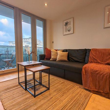 Apartment 100M From Fistral Beach- Underground Parking-Surf Shower & Locker- Sleeps 6 นิวคีย์ ภายนอก รูปภาพ