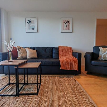 Apartment 100M From Fistral Beach- Underground Parking-Surf Shower & Locker- Sleeps 6 นิวคีย์ ภายนอก รูปภาพ