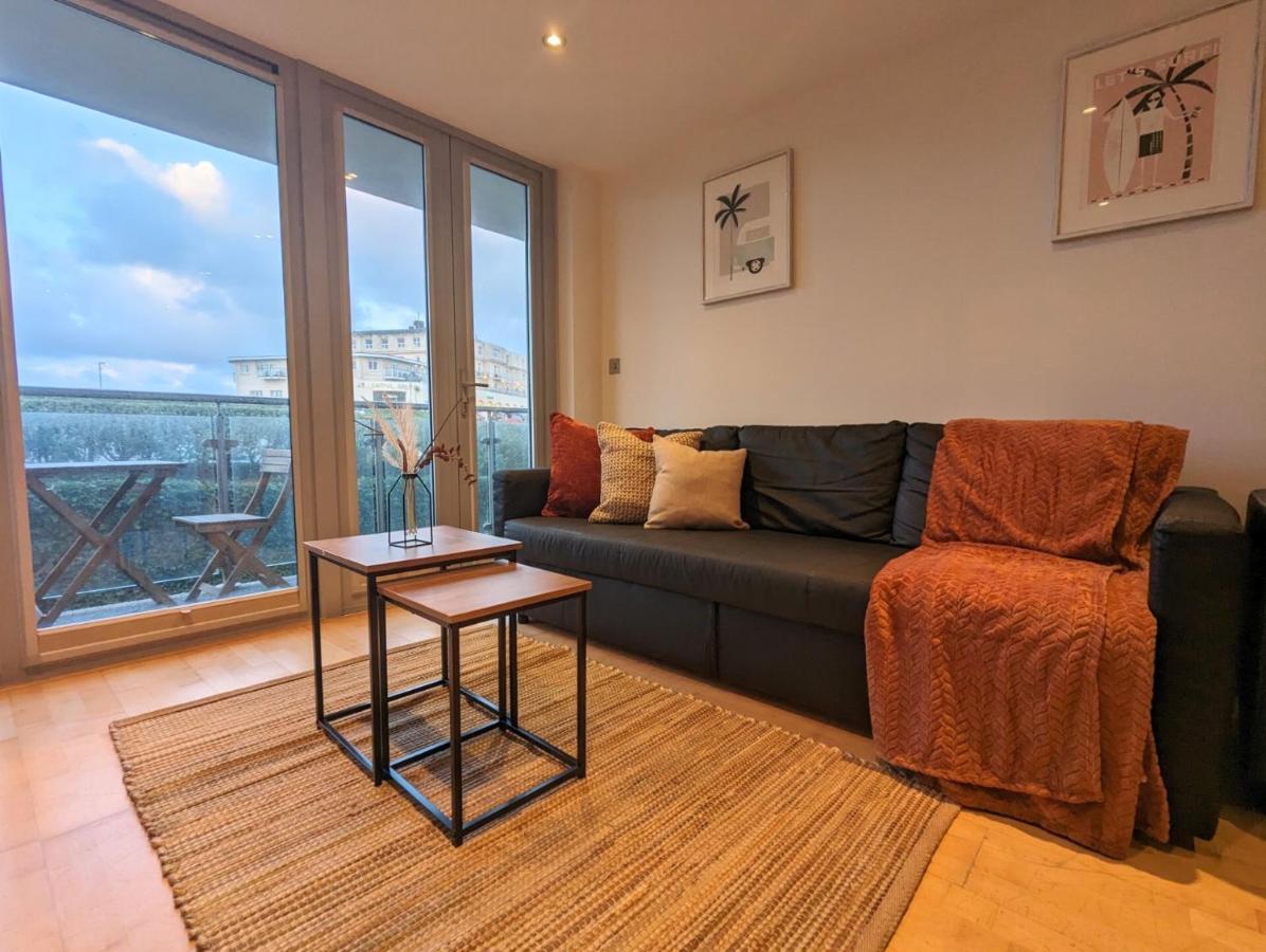Apartment 100M From Fistral Beach- Underground Parking-Surf Shower & Locker- Sleeps 6 นิวคีย์ ภายนอก รูปภาพ