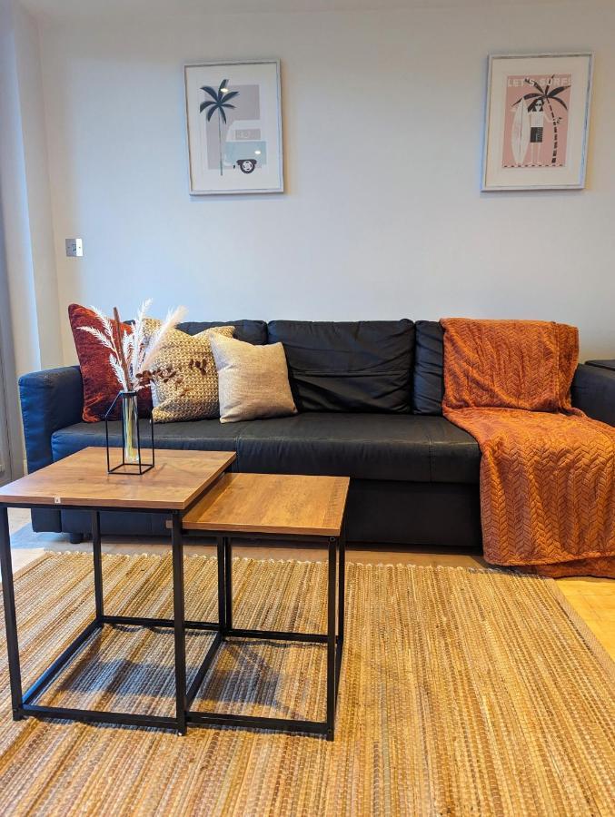 Apartment 100M From Fistral Beach- Underground Parking-Surf Shower & Locker- Sleeps 6 นิวคีย์ ภายนอก รูปภาพ
