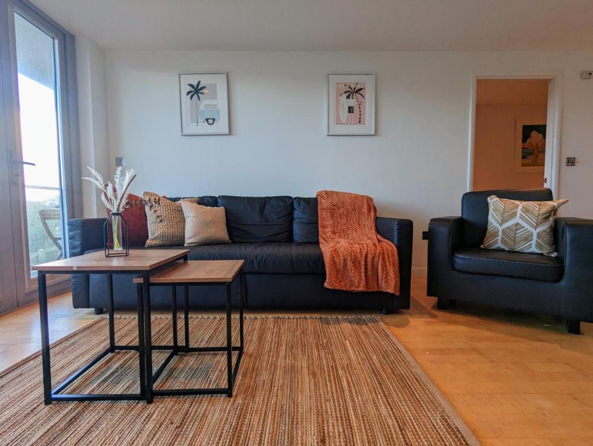 Apartment 100M From Fistral Beach- Underground Parking-Surf Shower & Locker- Sleeps 6 นิวคีย์ ภายนอก รูปภาพ