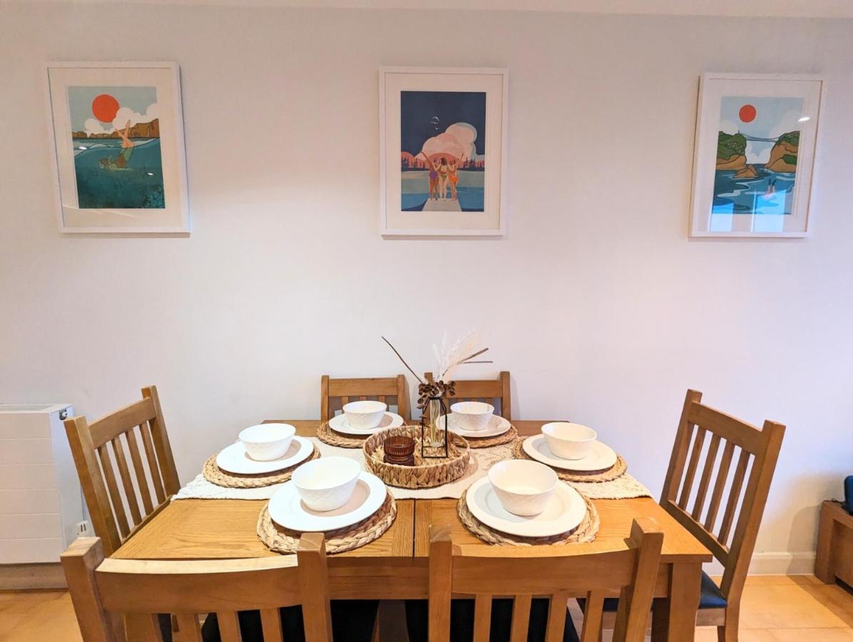 Apartment 100M From Fistral Beach- Underground Parking-Surf Shower & Locker- Sleeps 6 นิวคีย์ ภายนอก รูปภาพ