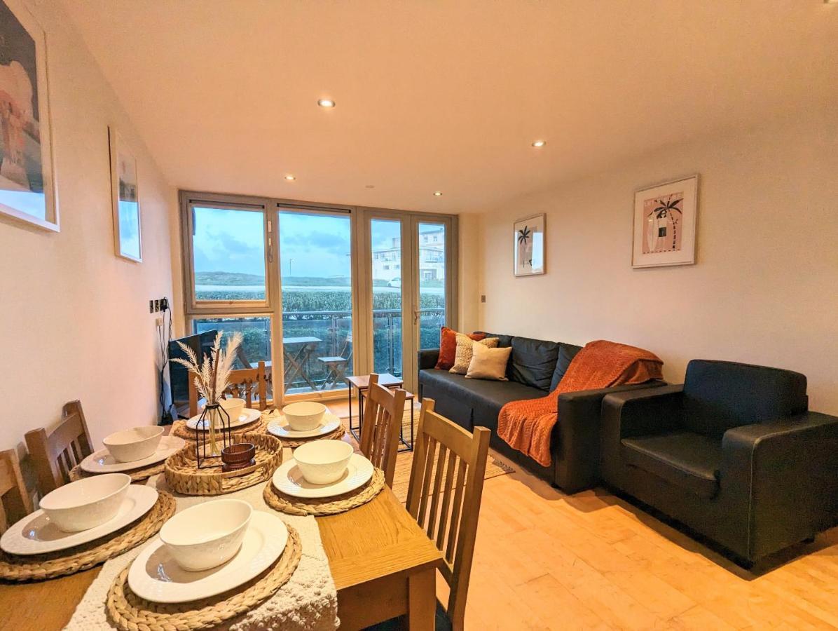 Apartment 100M From Fistral Beach- Underground Parking-Surf Shower & Locker- Sleeps 6 นิวคีย์ ภายนอก รูปภาพ